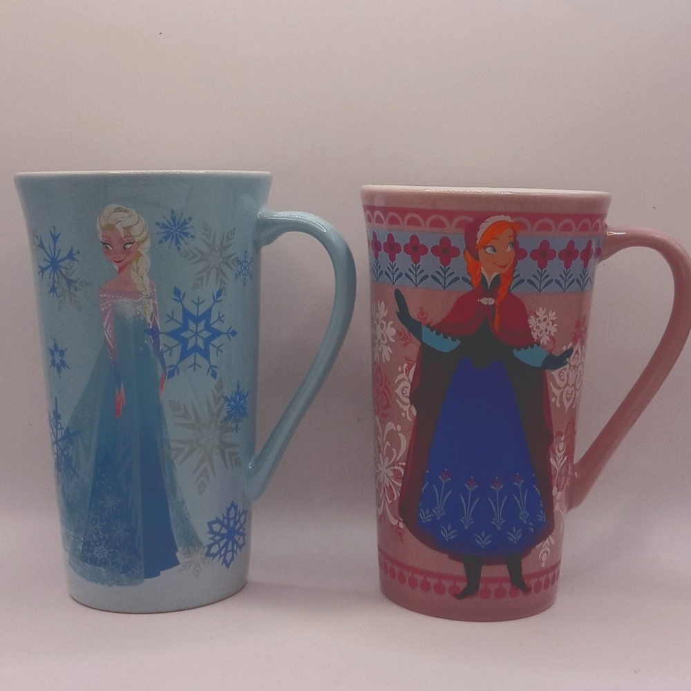 2013 Frozen ELSA & ANNA Disney Store Large Ceramic Coffee Tea Cup/Mug Set of 2